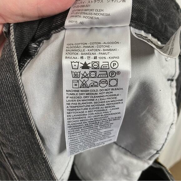 Levi’s Black High Rise Deconstructed Denim Mini Skirt Sz.29 NWT - Picture 11 of 12